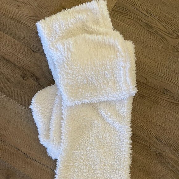 BCBGeneration White Fuzzy Scarf Polyester 9" x 65" - Picture 4 of 4